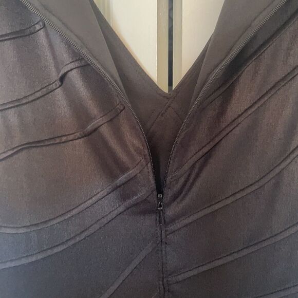 Beautiful Tadashi Shoji dress  - Picture 7 of 8